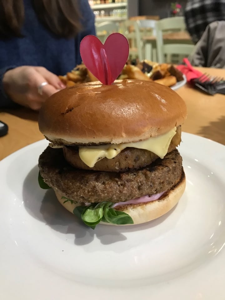 review photo of Cafe Thrive Cupid Burger (Special) shared by @raspden on 16 Feb 2020 - review