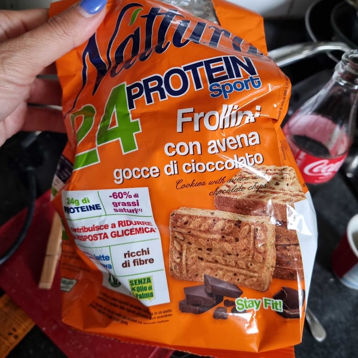 photo of Nattura 24 PROTEIN sport frollini con avena gocce di cioccolato shared by @raffavegme on  05 Sep 2022 - review