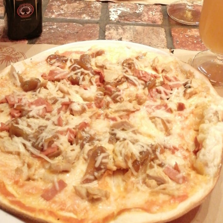 photo of Caravanserai Café Pizza vegana de pollo shared by @saioaestanga on  15 Oct 2020 - review
