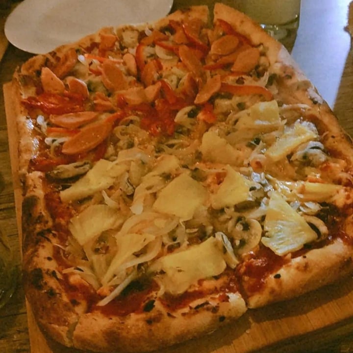 review photo of El Chino Vegano Pizza Alemana / Hawaiana shared by @peachjuice on 03 Apr 2022 - review