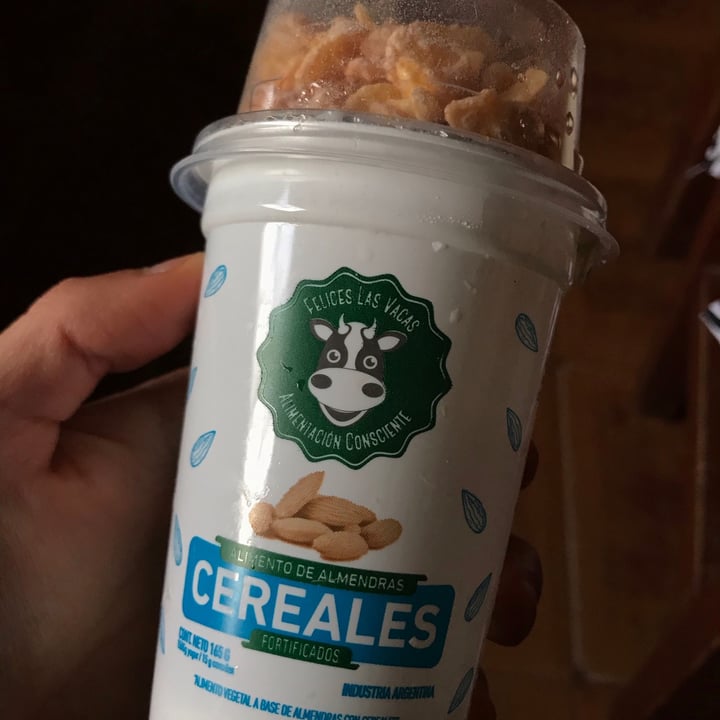 photo of Felices Las Vacas Yogurt de Almendras con Cereales shared by @melanymoreno on  30 Aug 2020 - review