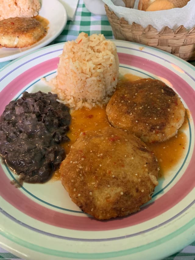 Photo of the dish “Tortas de coliflor en salsa morita”