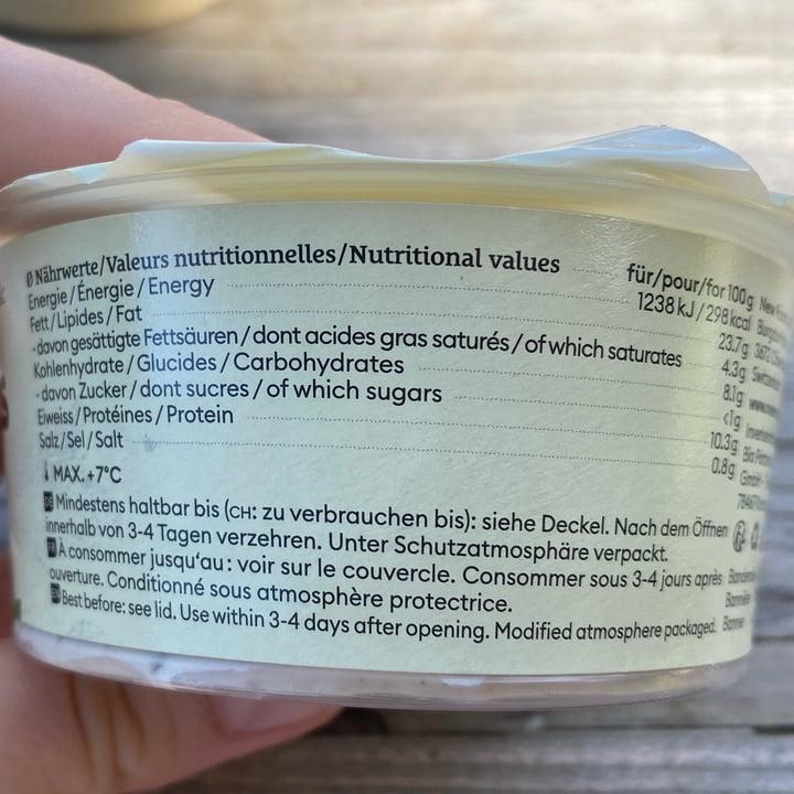 review photo of New Roots vegan creamery Tomato and Basil shared by @qualle on 17 Oct 2022 - review