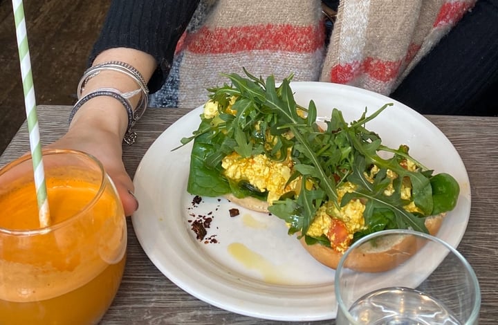 photo of The Retreat Kitchen Scrambled Tofu Bagel shared by @hollielouisee on  26 Jan 2020 - review