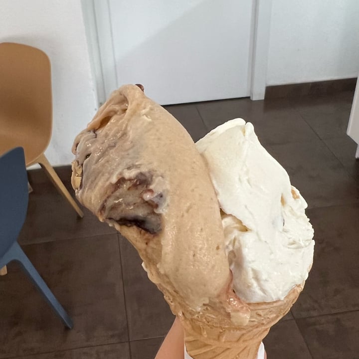 review photo of Gelateria Bosisio Passione Bio Gelato Fior di Soja con Pere e Noci shared by @lea906 on 07 Aug 2022 - review