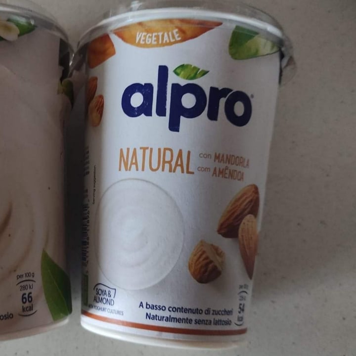 photo of Alpro Yogurt Natural con Mandorla/Amande shared by @daniela94 on  10 May 2022 - review