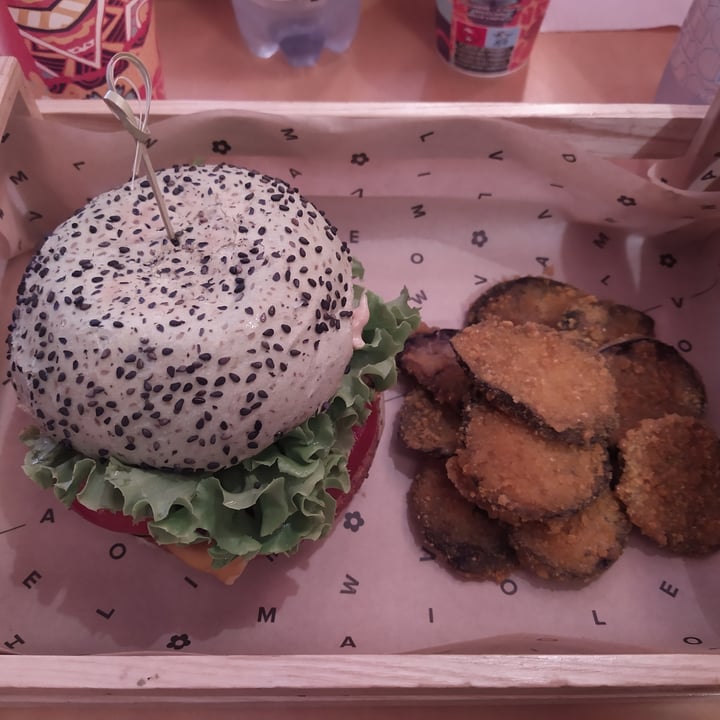 photo of Flower Burger Jungle Burger shared by @vegarebel on  22 Jun 2022 - review