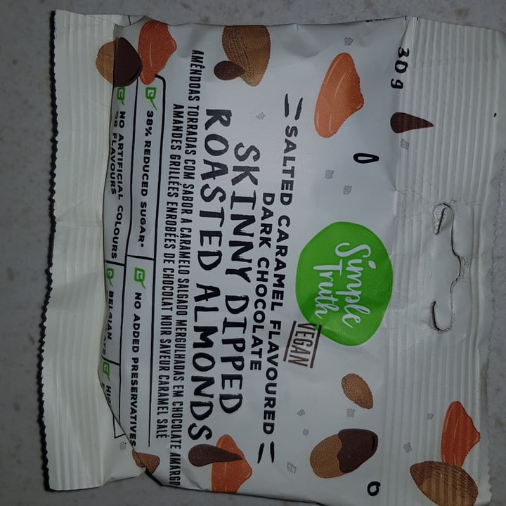 review photo of Simple Truth Salted Caramel flavored Dark chocolate dipped almonds shared by @rorydegroot on 30 May 2021 - review