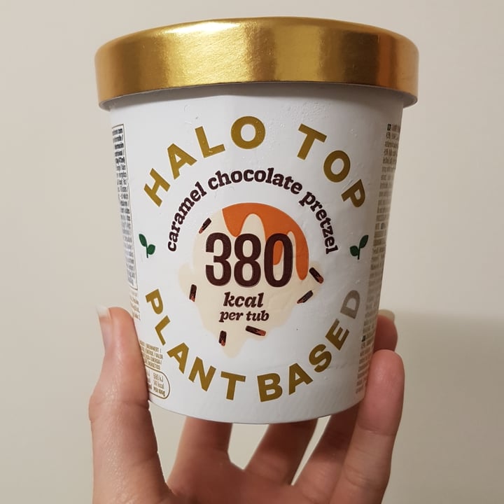 photo of Halo Top Creamery Caramel Chocolate Pretzel shared by @veganbakesandbites on  31 Mar 2021 - review