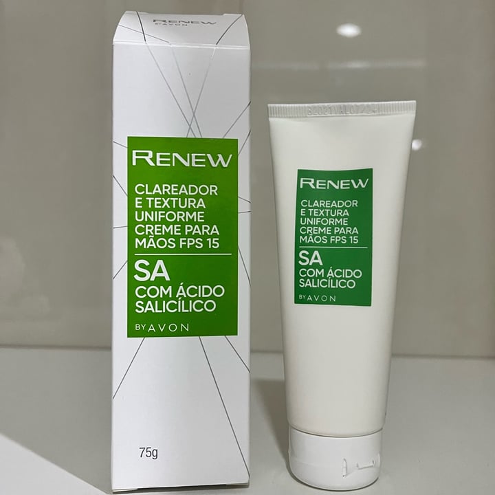 review photo of Avon Renew Clinical Clareador shared by @gabialencar on 12 May 2022 - review