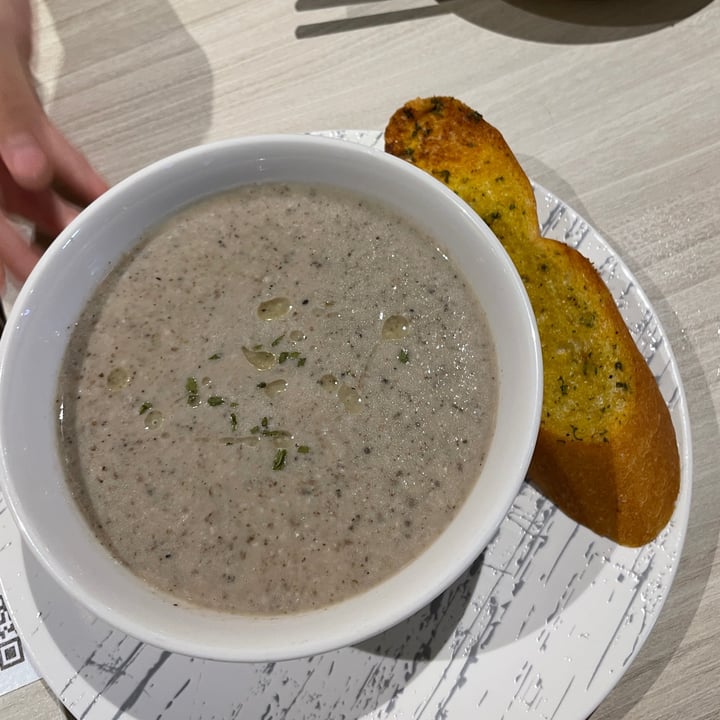 photo of iVegan Cream Mushroom Soup shared by @opheeeliaaa on  02 May 2022 - review