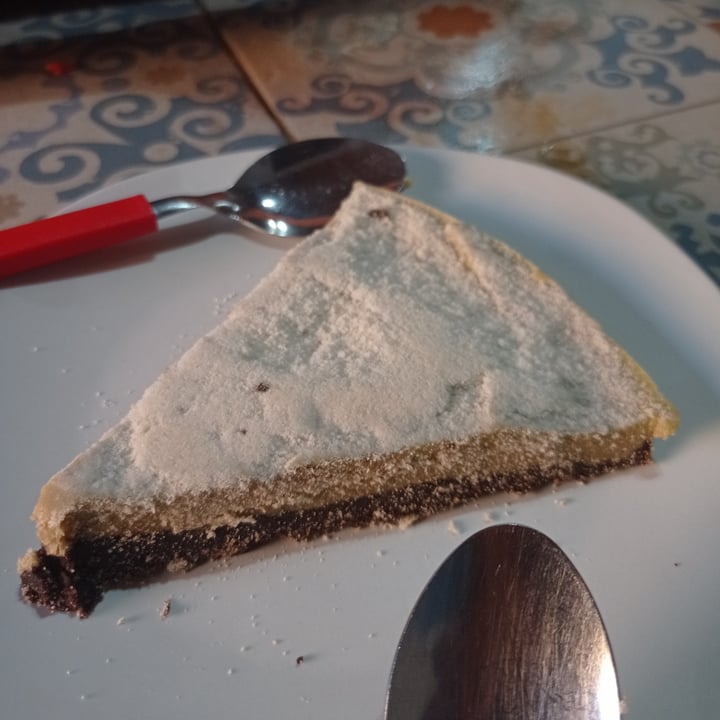 photo of Loving Hut Vegan Cheesecake shared by @viviendovegano on  29 Nov 2021 - review