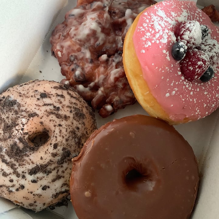 photo of SKS Donut & Croissant Vegan Blueberry Fritter shared by @lohasmiles on  31 Jan 2021 - review