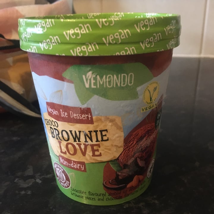 photo of Vemondo  vegan choco brownie icecream shared by @valedv on  28 Jul 2022 - review