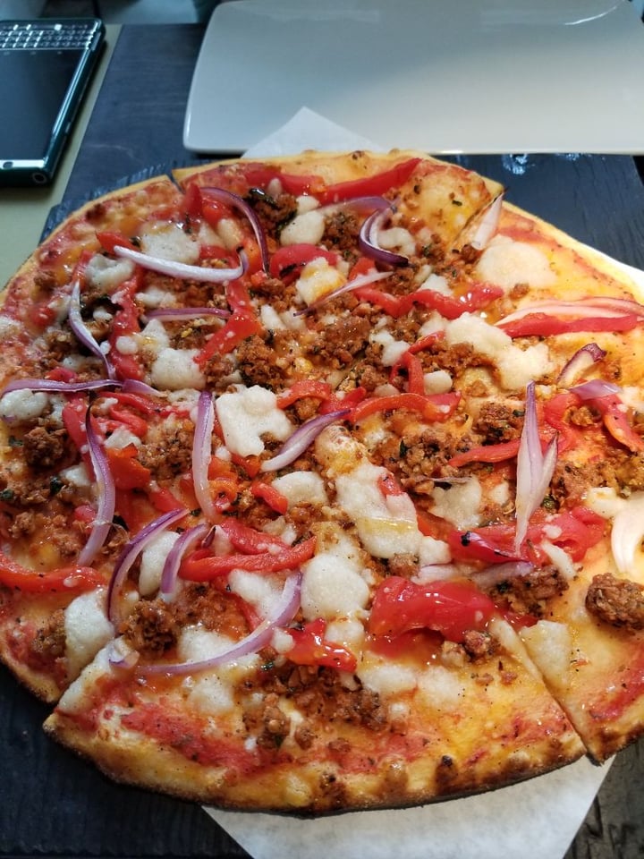 photo of Virtuous Pie Sweet Pepper And Sausage Pizza shared by @lexi-pie on  04 Jan 2020 - review