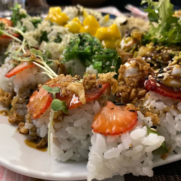 photo of Ristorante Sushi House Piatto di sushi vegan misto shared by @simonescampoli on  24 Jul 2022 - review