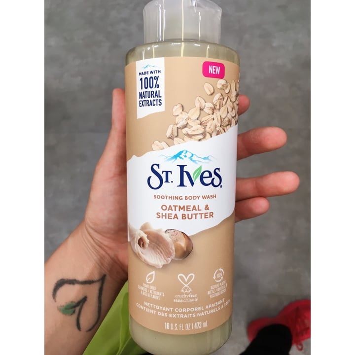 photo of St. Ives Oatmeal and Shea Butter Soothing Shower Gel shared by @alinemelanie on  02 Oct 2021 - review