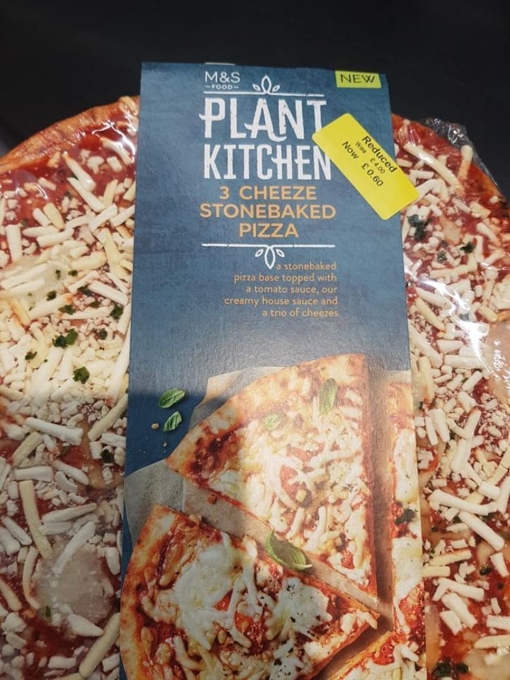 photo of Plant Kitchen (M&S) 3 cheeze stonebaked pizza shared by @crazycarrot on  24 Jan 2020 - review