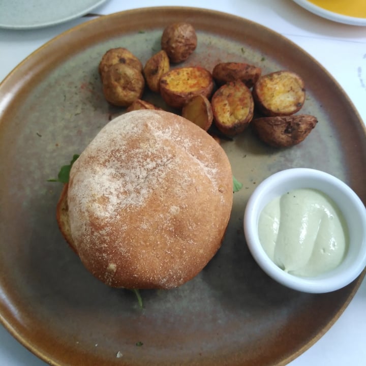 review photo of Mi Manchi Chicken Parmesan burguer shared by @diegomerchanm on 11 May 2021 - review