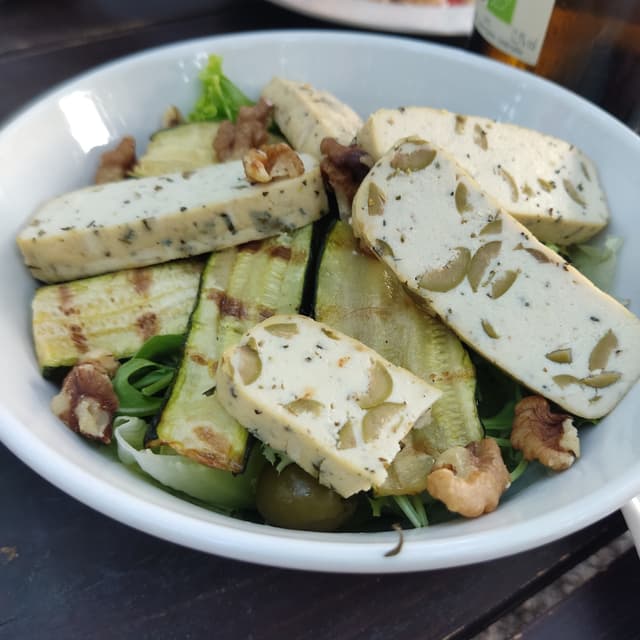 Foto do prato “Insalatona Noci,Rucola e Tofu Alle Olive”