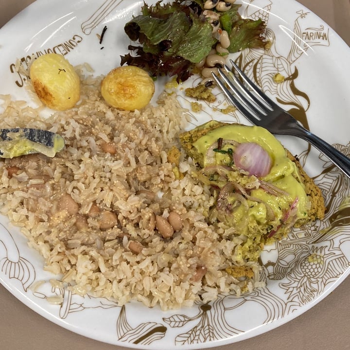 review photo of SESC Vila Mariana Hambúrguer de lentilha com creme de abacate cebola caramelizada shared by @danilodam1982 on 22 Sep 2022 - review
