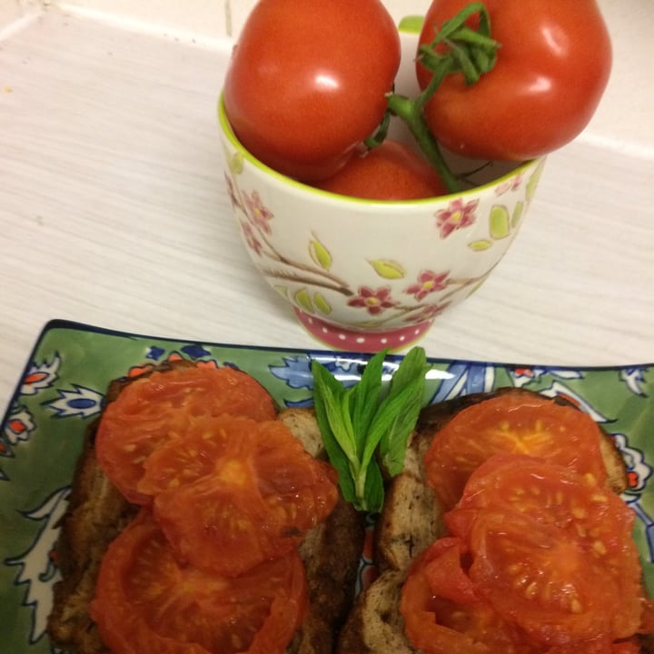 photo of Woolworths Food Organic Truss Tomatoes shared by @freedomforanimals on  07 Jun 2020 - review