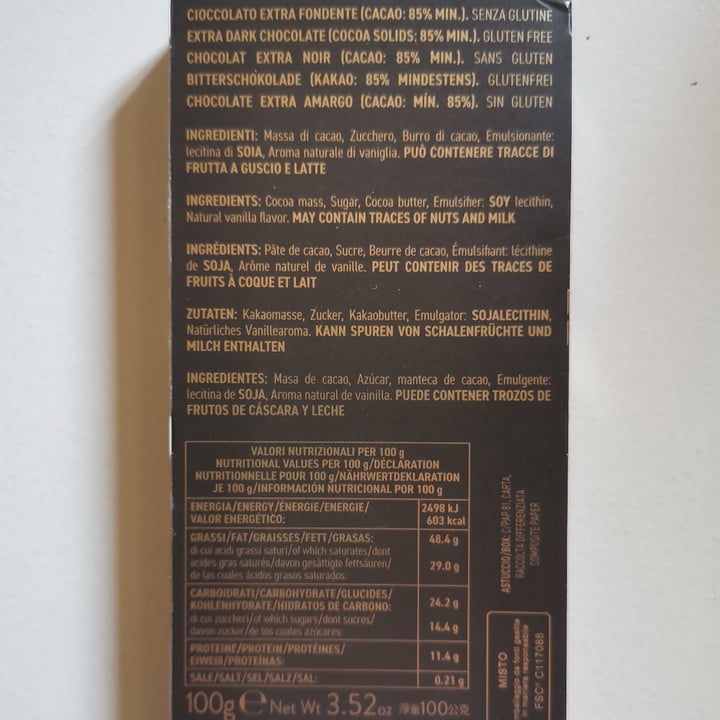 review photo of Venchi Cioccolato Extra Fondente 85% shared by @giuliagraziano on 12 May 2022 - review