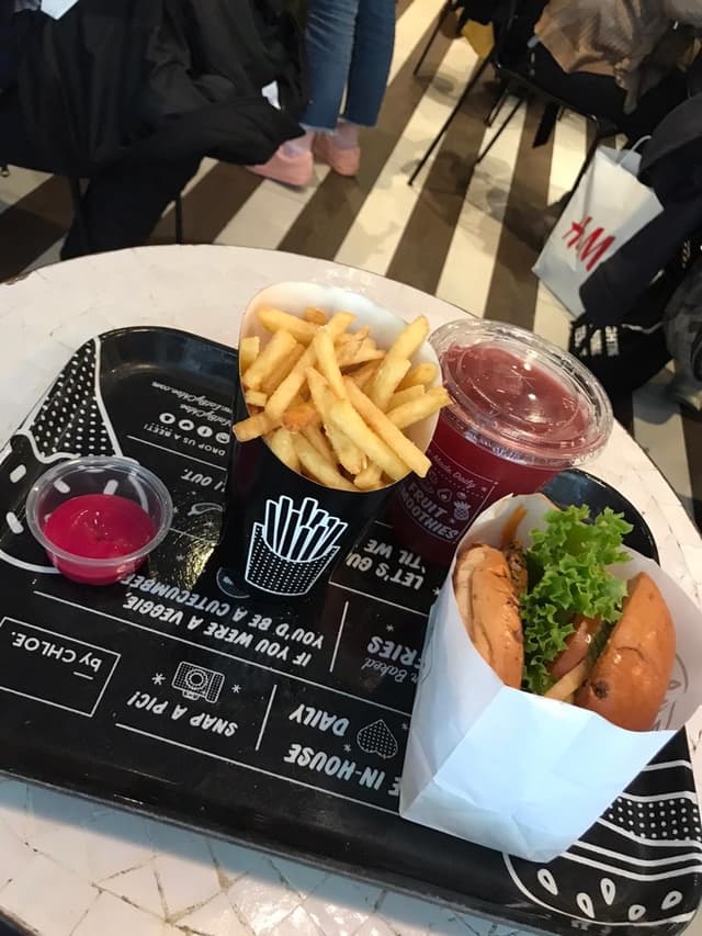 Photo of the dish “Guac Burger, Chips And Seasonal Lemonade”