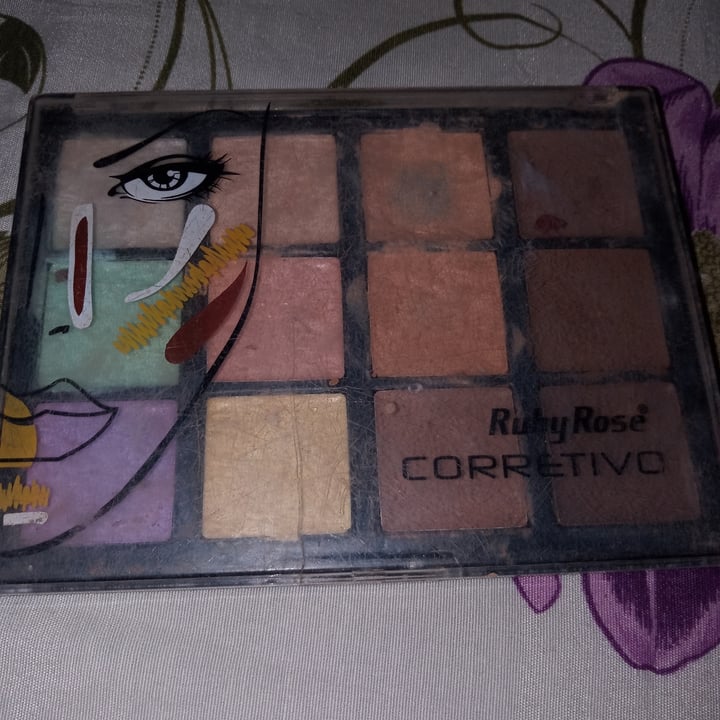 photo of Paleta de corretivo Paleta De Corretivo shared by @luara on  15 Nov 2021 - review