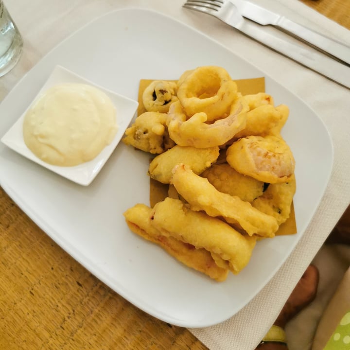 photo of Ristorante Gintilla Cagliari Tempura di verdure miste con mayo vegan shared by @feddesor on  10 Aug 2022 - review