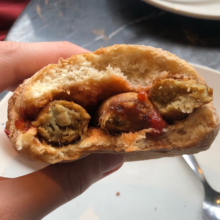 photo of Caffe Nero THIS! Plant Based ‘Sausage’ Ciabatta shared by @izdaviz on  06 Sep 2022 - review