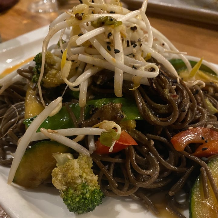 photo of Roots & Rolls Yakisoba shared by @polliceverde on  10 Mar 2022 - review
