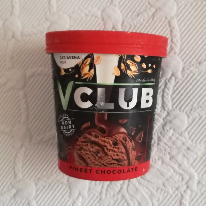 photo of VClub Finest Chocolate Tub shared by @vegan-vegan on  11 Apr 2021 - review