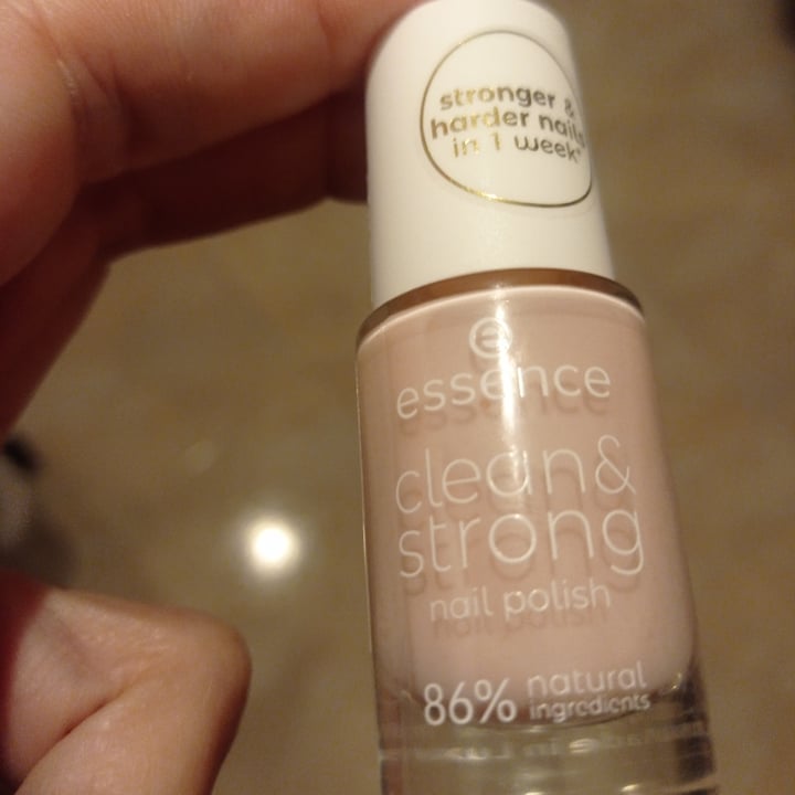 photo of Essence Cosmetics Esmalte Clean & Strong shared by @veggielauher on  14 Mar 2022 - review