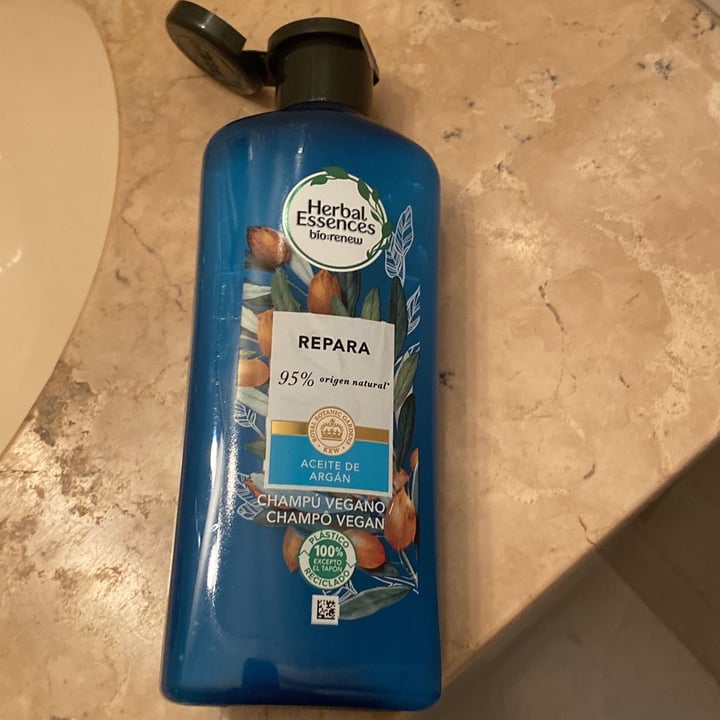 photo of Vegan by Needs shampoo herbal essences bio renew shared by @josielias on  09 Dec 2022 - review