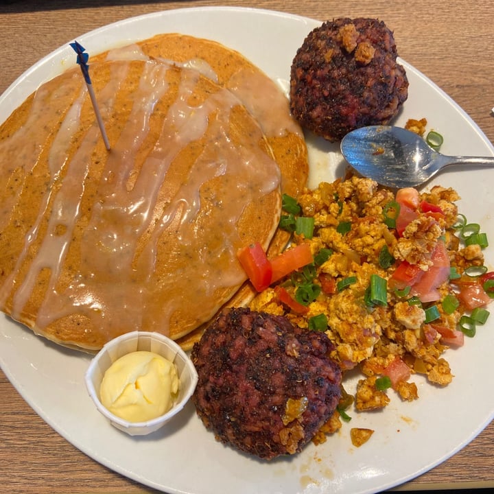 photo of Kerbey Lane Cafe Vegan breakfast platter shared by @jayfirebird on  07 Jul 2020 - review