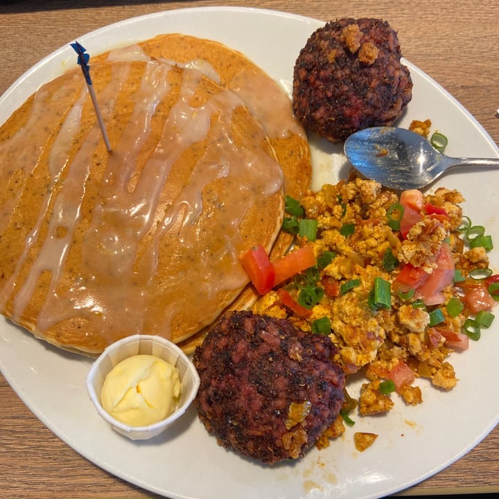 review photo of Kerbey Lane Cafe Vegan breakfast platter shared by @jayfirebird on 07 Jul 2020 - review
