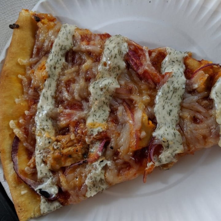 photo of Apiecalypse Now! Buffalo “chickn” Slice shared by @gallivantingpixie on  09 May 2020 - review