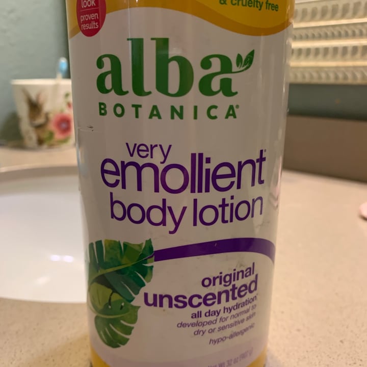 photo of Alba Botanica Very Emollient Body Lotion Original shared by @queendegu on  23 Jun 2021 - review