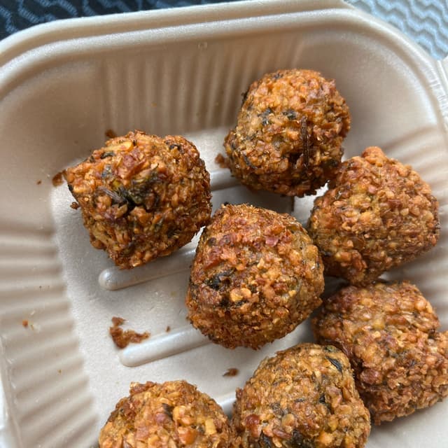 Foto do prato “Orden de Falafel”
