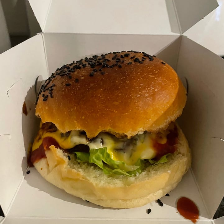 photo of Hudsons The Burger Joint (Claremont) The Scheckters Raw Burger shared by @tsbarker on  06 Jun 2021 - review