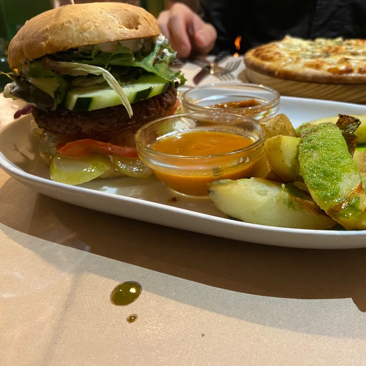 photo of Vegetalia Hamburguesa imposible shared by @daniellepereira03 on  14 Nov 2022 - review