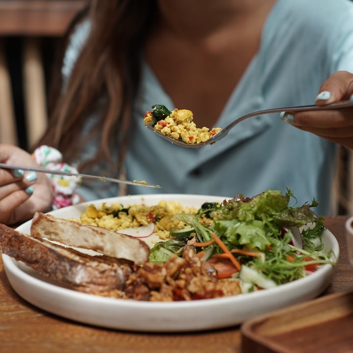 review photo of Manggis in Canggu Breakfast Scramble Vegan shared by @yogagabev on 31 Aug 2020 - review
