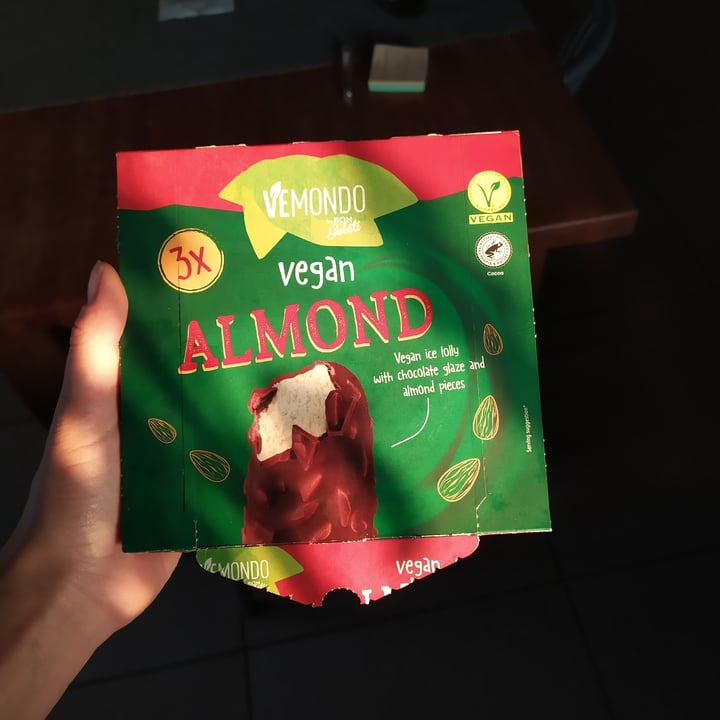 photo of Vemondo  Vegan Almond shared by @iglooo on  28 Jul 2022 - review