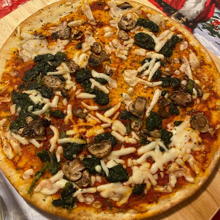 photo of Tesco Plant chef mushroom pizza shared by @robsm95 on  14 Dec 2020 - review