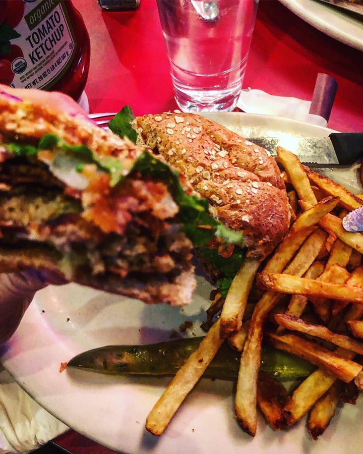 photo of Chicago Diner Titanic BLT Burger shared by @sunnycaribbeanvegan on  28 Oct 2019 - review