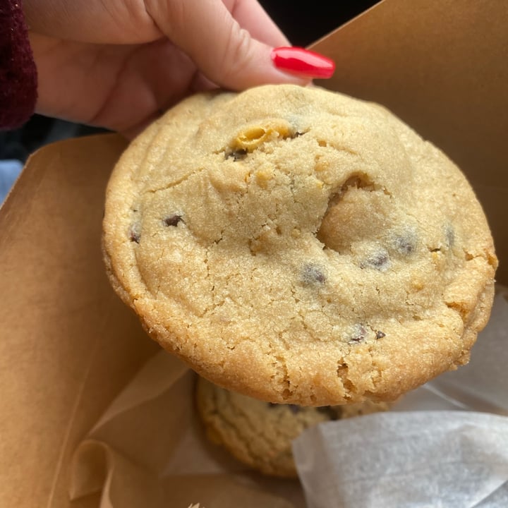 review photo of Vegan Pastry Lab Compound Chocolate Chip Cookie shared by @alexisrolon on 11 Feb 2022 - review