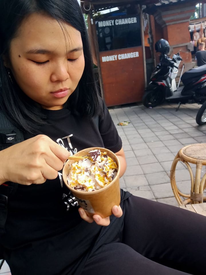 review photo of Mad Pops Bali White chocolate coconut orange shared by @evevegan on 17 Jan 2020 - review