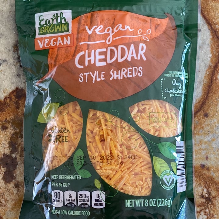 photo of Earth Grown vegan cheddar style shreds shared by @noelylibanio on  28 Apr 2022 - review