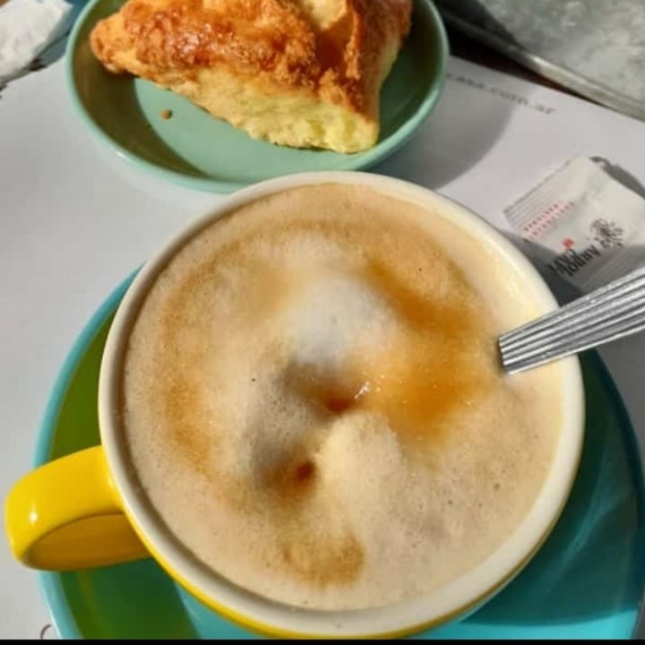 photo of Pindal Urquiza Café con leche de mani shared by @josejesica on  03 Jul 2021 - review